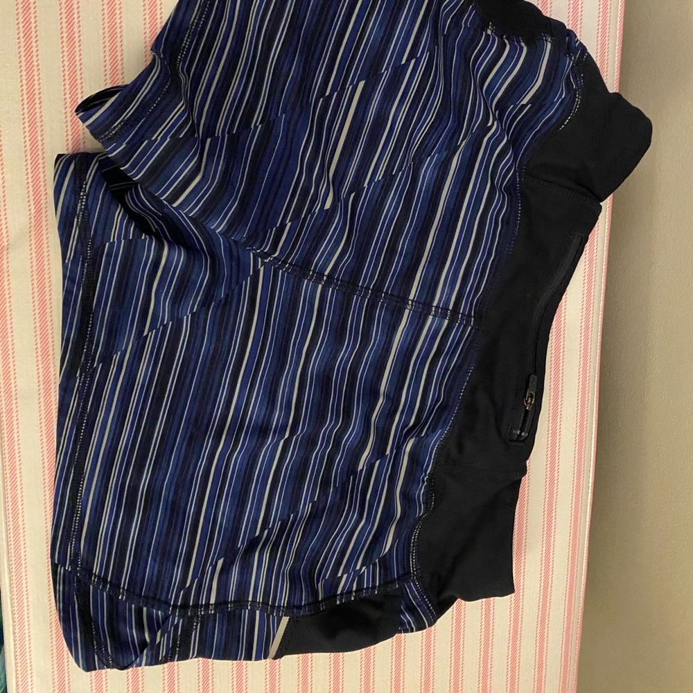 ATHLETA RUNNING SHORTS - Picture 2 of 2